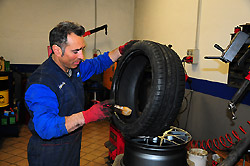 Cambio comme presso l'auto officina F.lli Scarfò